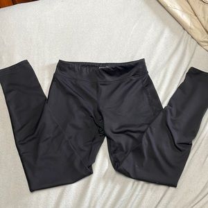 Girl’s Old Navy Active leggings.